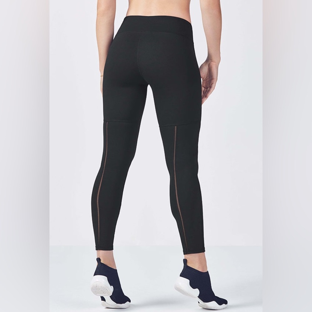 NEW L Fabletics Capri